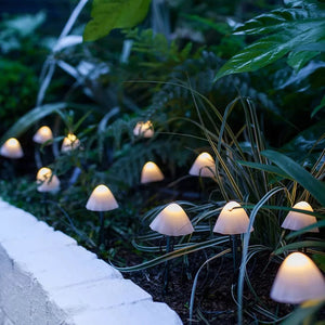 Lampes de jardin solaires en forme de champignon - BRECK + FOX